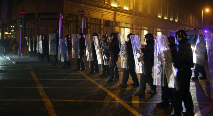 34-ма арестувани след размирици в Дъблин заради нападение с нож