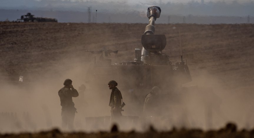 Израел удари обекти на 