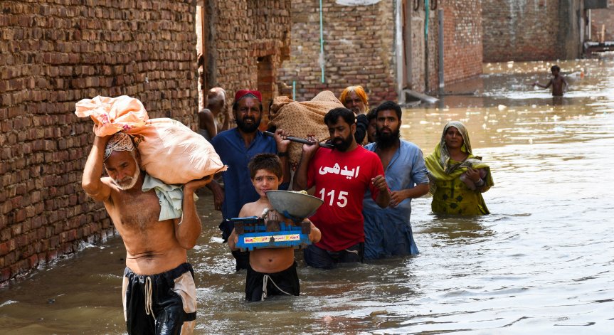 Бедствието е било причинено от внезапен проливен дъжд.
