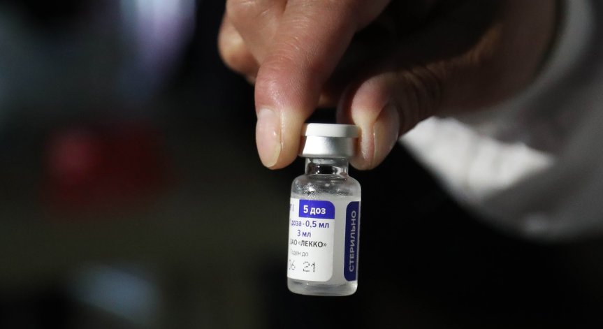 Германия обяви, че планира да произвежда руската ваксина 