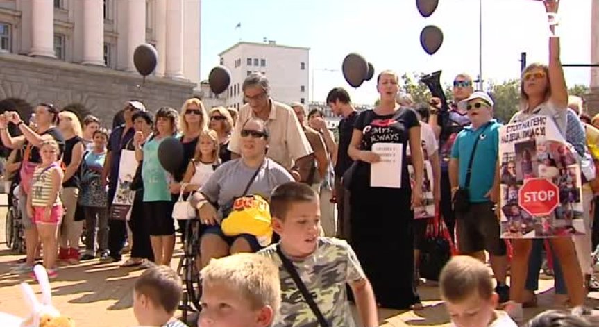 Черни балони пред народното събрание