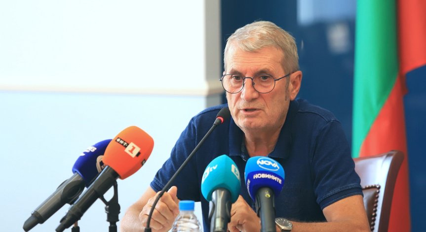 Министър Хинков: За мен беше очаквано Мустафа Емин да си подаде оставката