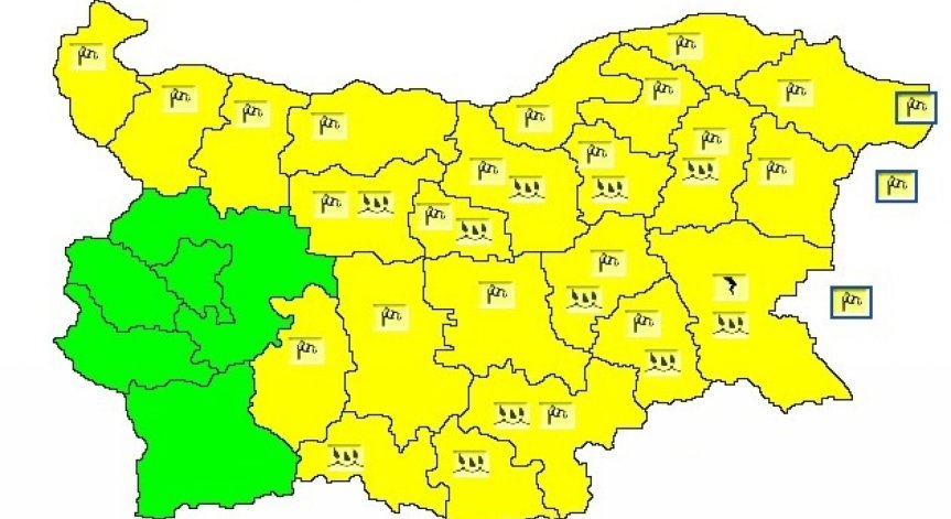 Жълт код за дъжд и вятър е обявен в 23 области на страната