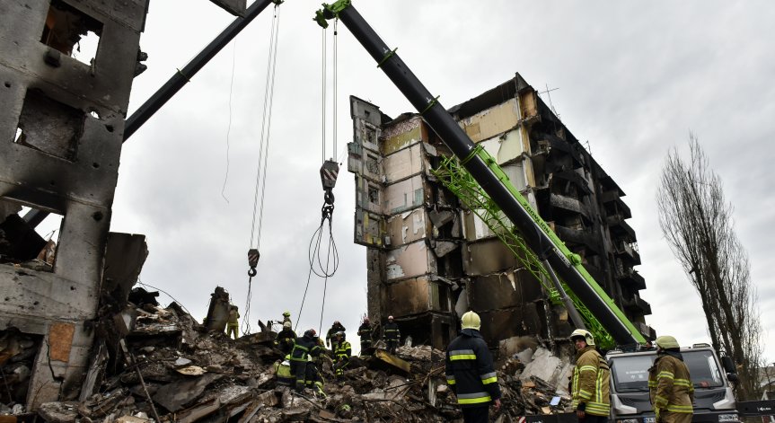 Световната банка прогнозира икономиката на Украйна да се свие почти наполовина през 2022 г.