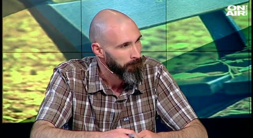 Как оцеляват вековни бадеми в София