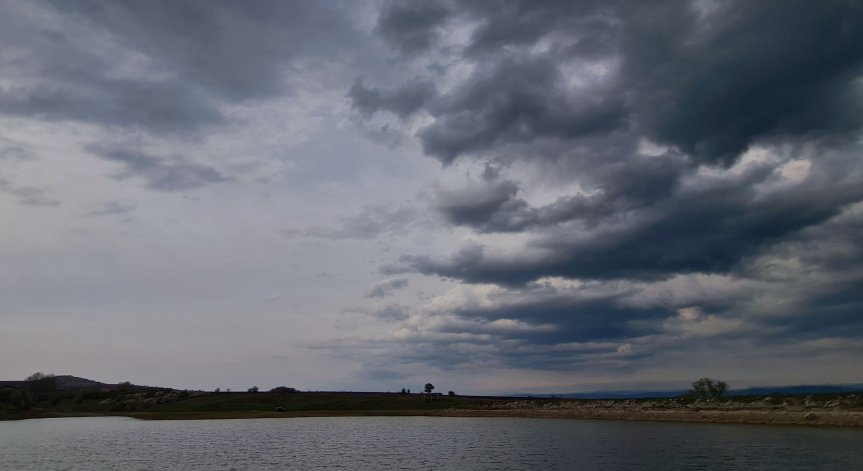 Очаква ни дъждовно време с гръмотевици, ще има и градушки