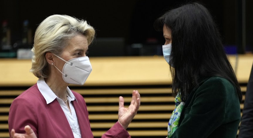 Фон дер Лайен разписа отпуската на Мария Габриел