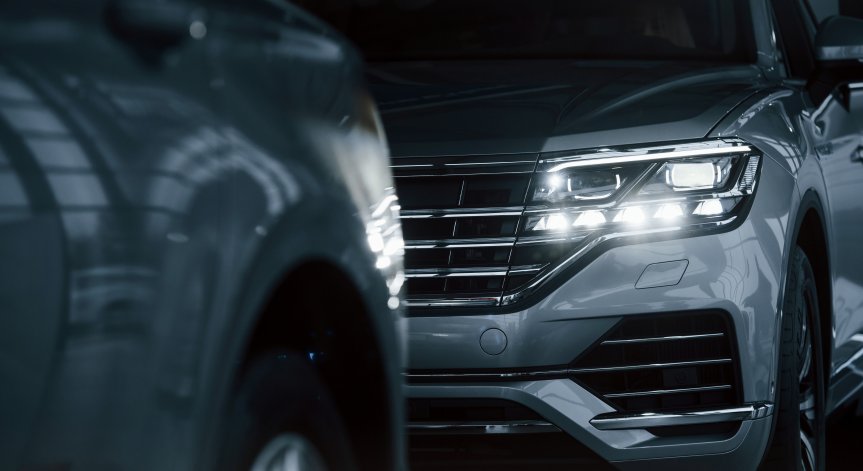 Не заслепяват останалите участници в движението.