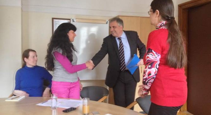 Калфин ще настоява за уеднаквяване на отпуска по майчинство за всички деца