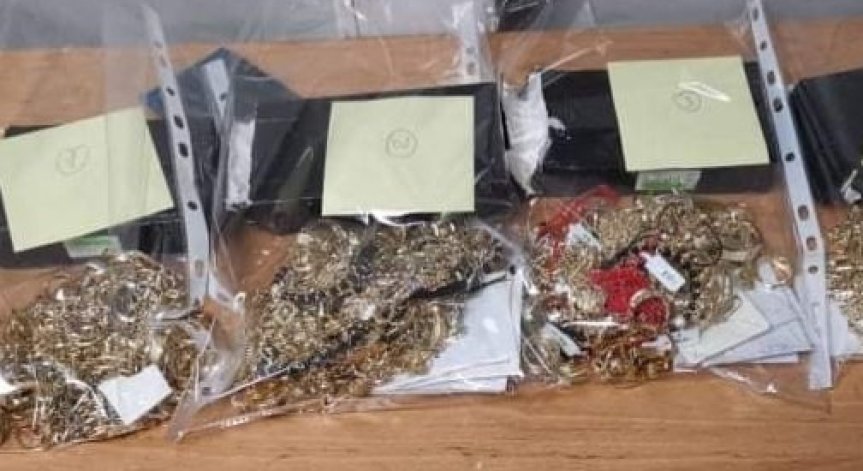 Митничари откриха контрабандни златни накити за над 115 хил. лв. в кабината на ТИР