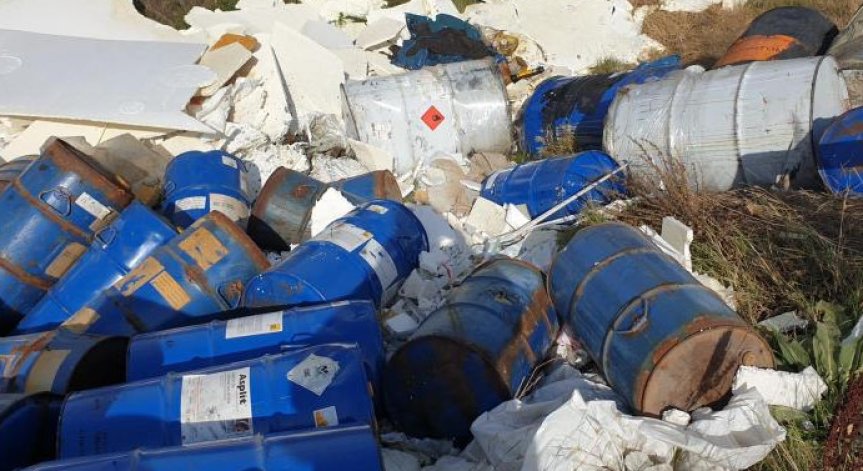 Откриха 250 варела с опасни химикали в няколко района на София