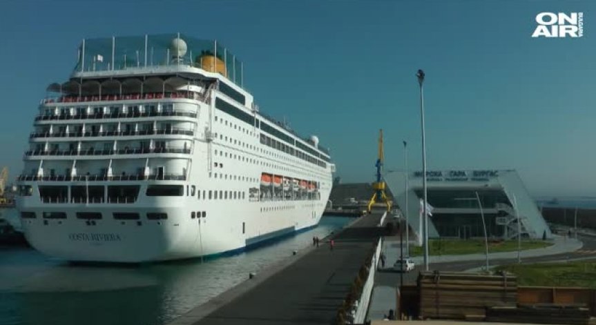Бургас посрещна огромен круизен кораб за старт на сезона