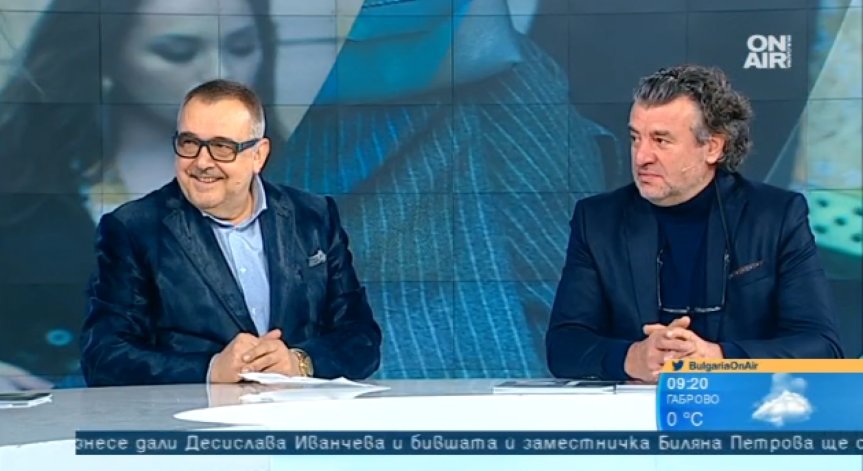 Ревю с метални рокли за десетото юбилейно издание на 