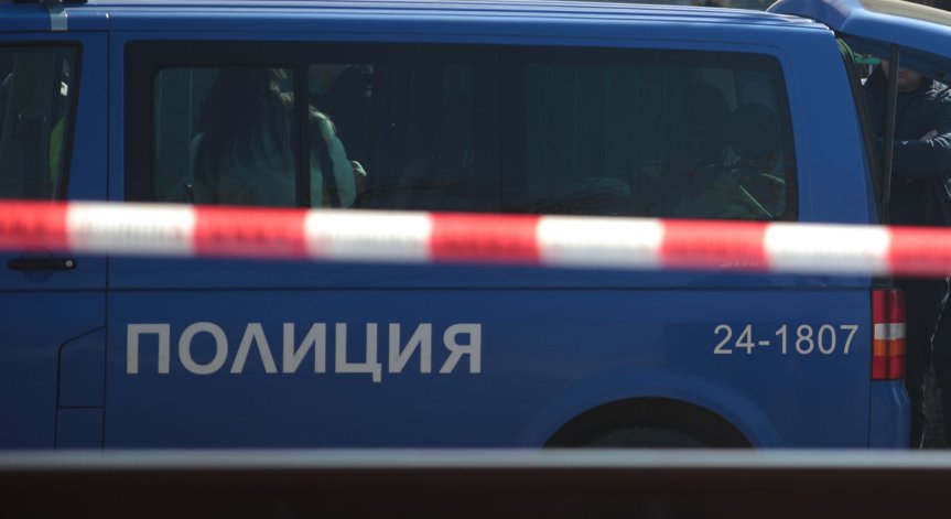 Работата на разследващите продължава.