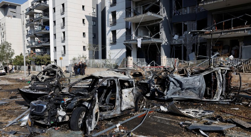 Поредна размяна на удари.