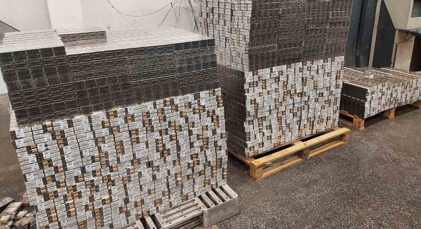 Откриха над 500 000 къса контрабандни цигари в турски ТИР на 