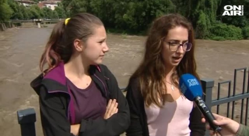 Спасиха 15 тийнейджъри от буйните води в Тетевенско