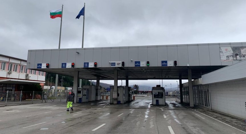 Сърбия временно спря движението на товарни автомобили през 