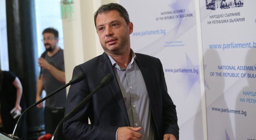 Лекуват в болница Делян Добрев, заразен е с коронавирус