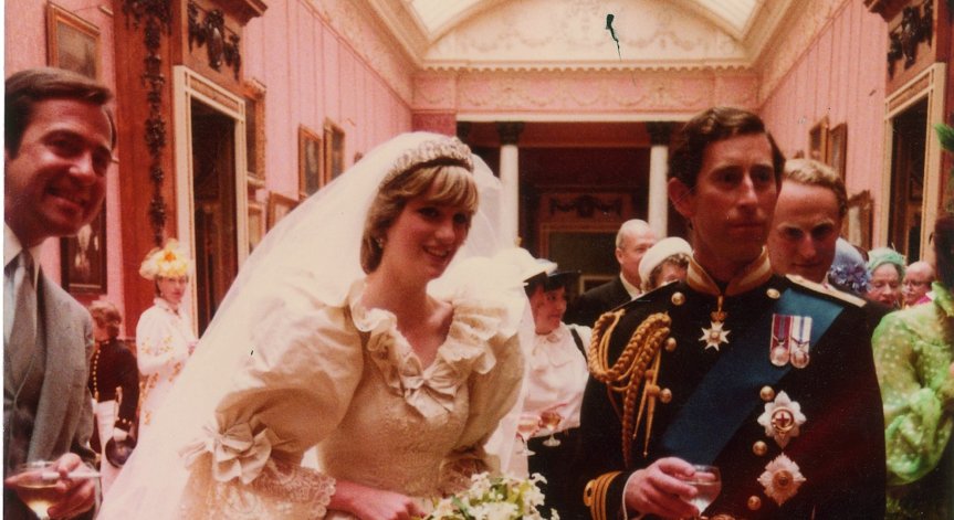 След 40 г. - парче от сватбената торта на Даяна и Чарлз беше продадено на търг