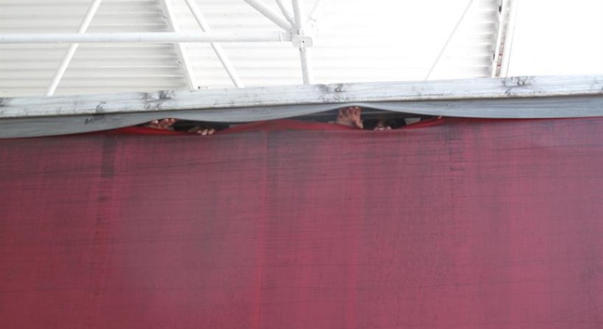 Задържаха шестима мигранти при опит да влязат незаконно в страната