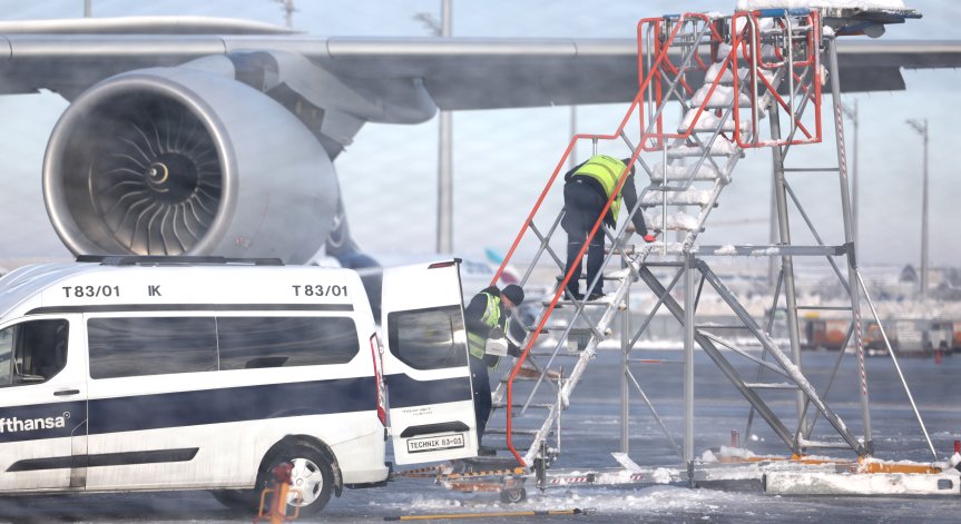 Обилни снеговалежи и тежки заледявания променят живота в Германия