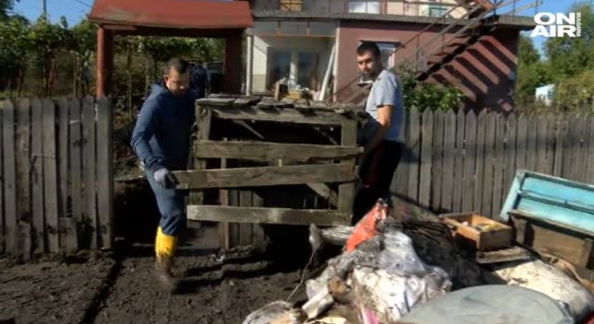 Доброволци се стекоха на помощ на бургаското с. Ливада