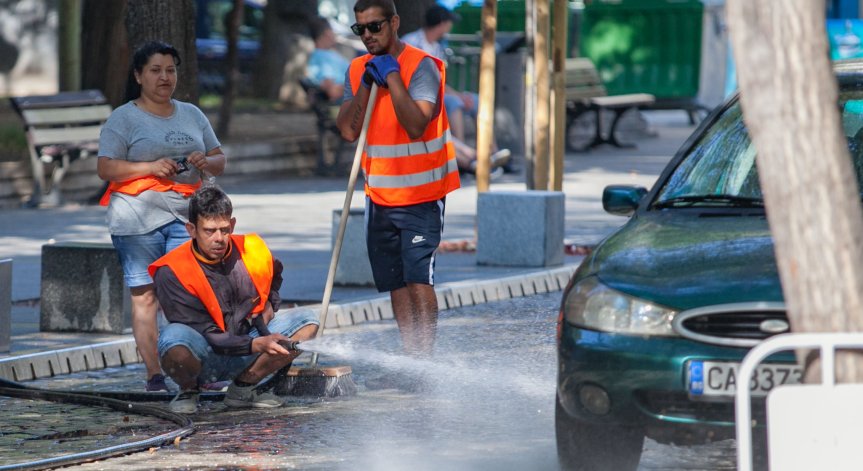 Между 12 юни и 14 август ще мият централните улици в София