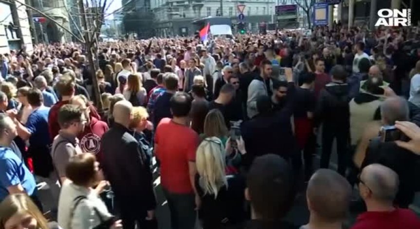 Опозицията в Сърбия с ултиматум за освобождаване на активистите