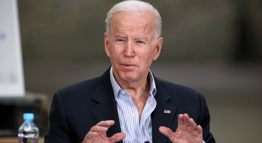 Байдън се срещна с украински министри във Варшава