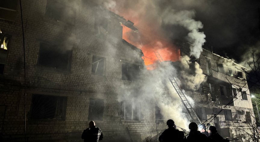 Има щети по частни домове, блокове, учебни заведения и инфраструктурни обекти.