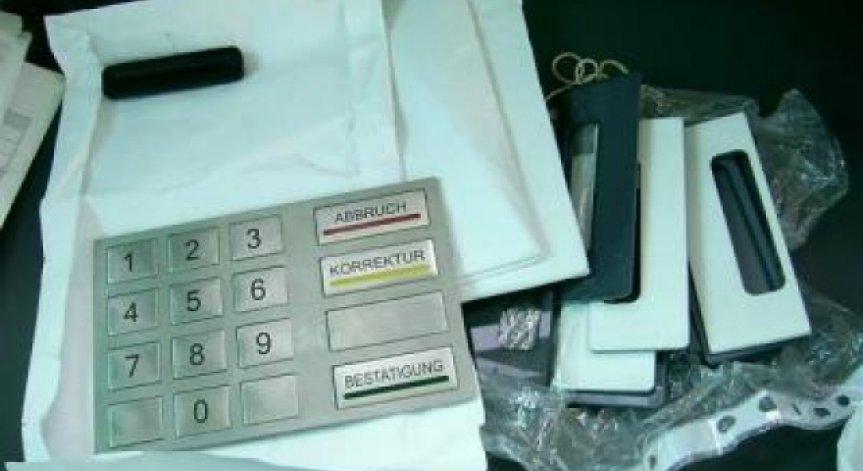 Разбита е престъпна група за измами с дебитни и кредитни карти