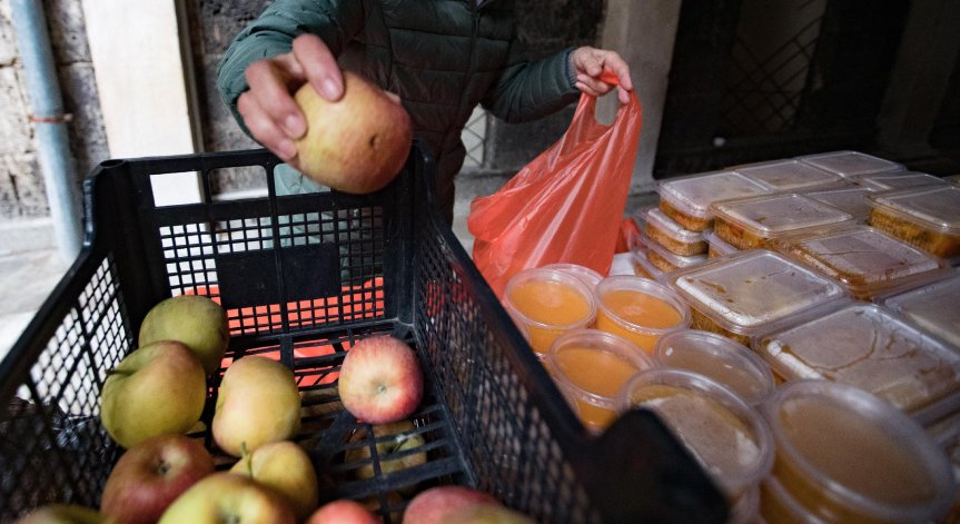 С 4,878 млрд. лв. подобряват социалните услуги за 20 000 души в затруднено положение