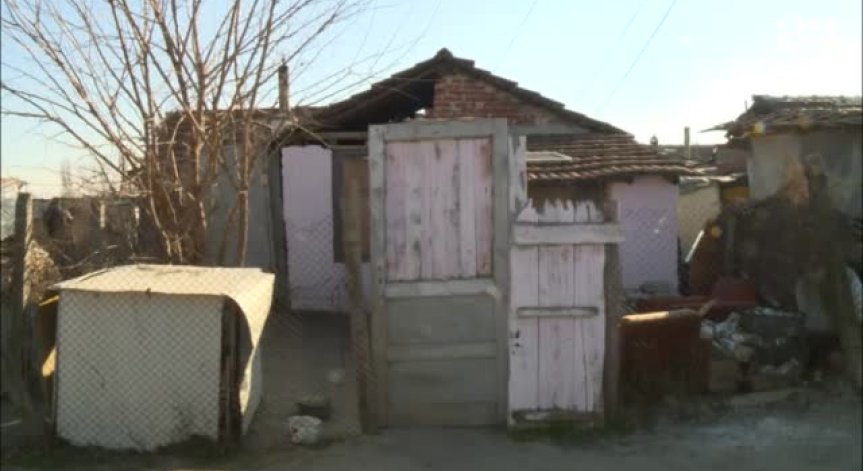 Незаконно пребиваващите роми във Войводиново започнаха да се изнасят