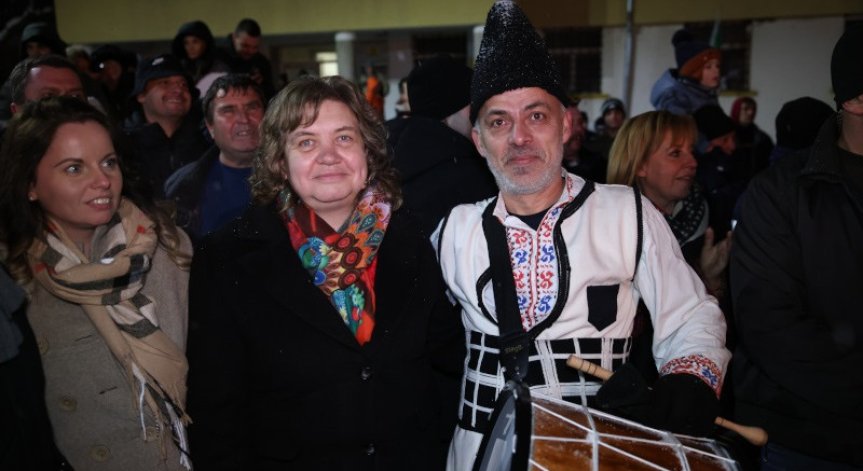 Сурвакарската група на Батановци е една от най-големите в Пернишко.