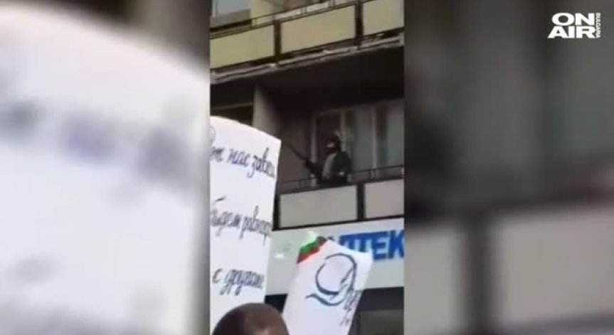 Мъж заплаши с пушка фенове на 