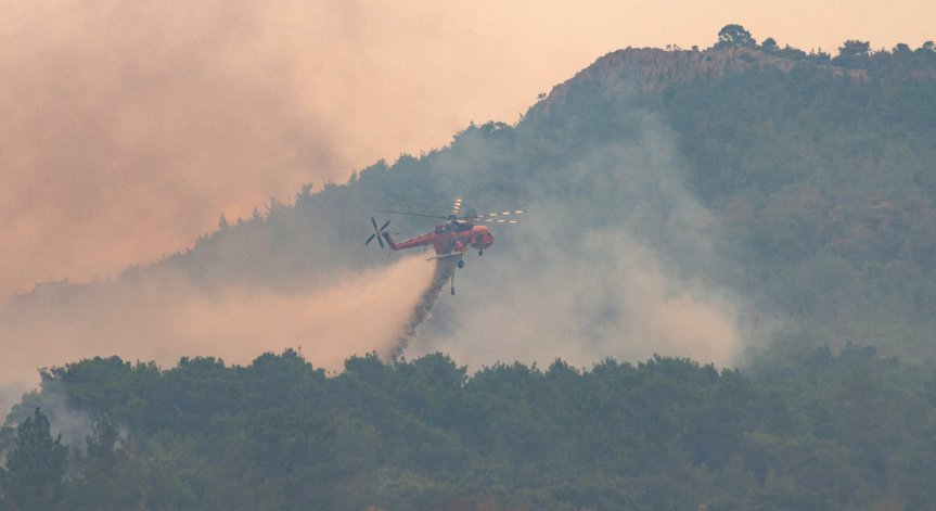 Пожарът, пламнал до гръцката граница, вече бушува и у нас