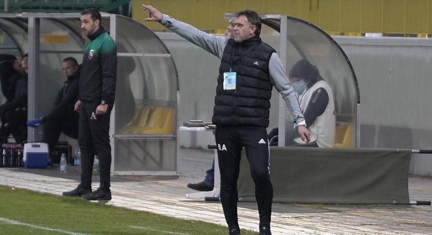 Треньорът на ЦСКА записа 100 мача в родния елит