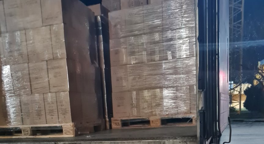 Митничари задържаха над 6 000 литра вино и коняк при Русе