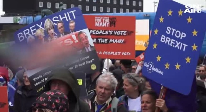 Улиците на Ливърпул се препълниха с протестиращи срещу Brexit