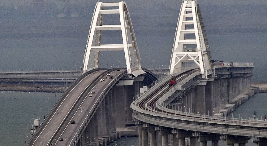 Правителството проверява свързването на България с атаката срещу Кримския мост