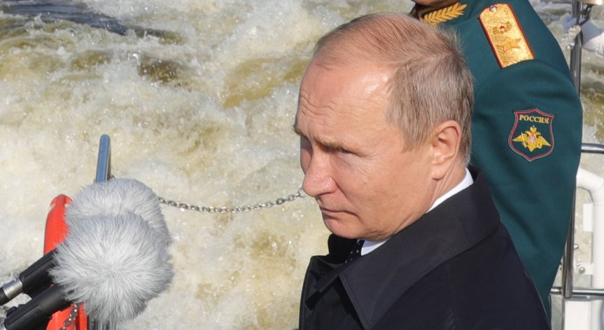 Корабостроителницата е специализирана за търговския флот.