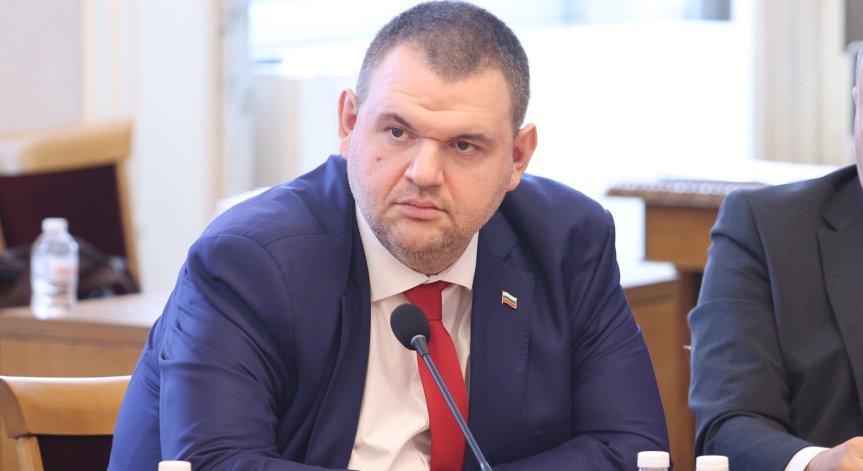 Пеевски: Настоявам трети полет да прибере блокираните в Израел българи