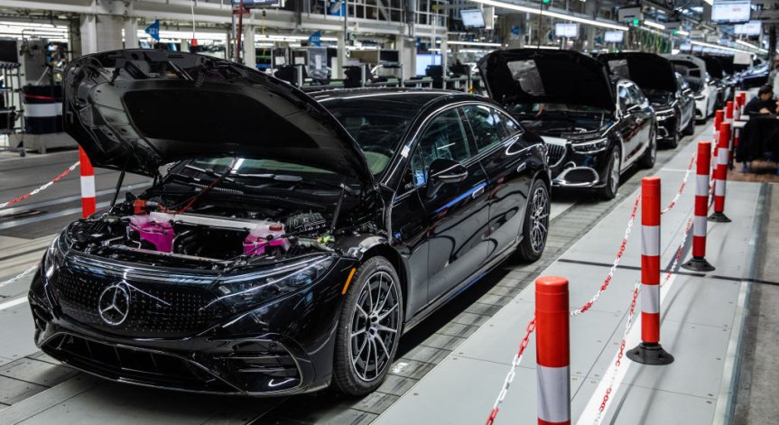 Mercedes взима мерки срещу конкуренцията.