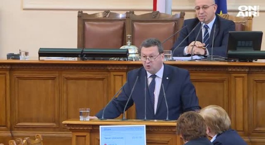 Таско Ерменков от БСП се появи в НС – проверявал си пощата