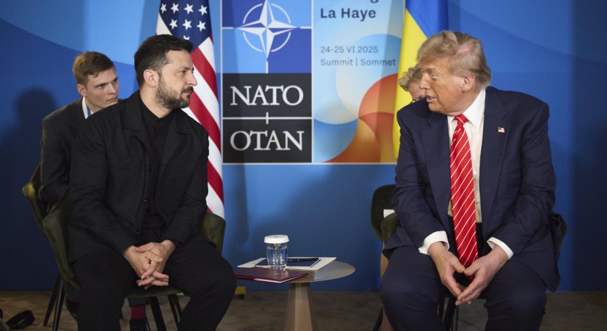 Зеленски гледа с надежда към Тръмп.