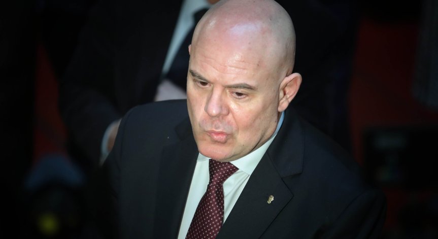 Гешев пита: Убийството на Алексей Петров не е ли естествено продължение на 