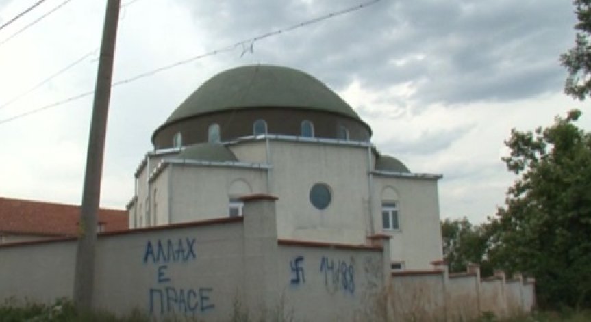 Непълнолетен е автор на обидни надписи върху храм в Горна Оряховица