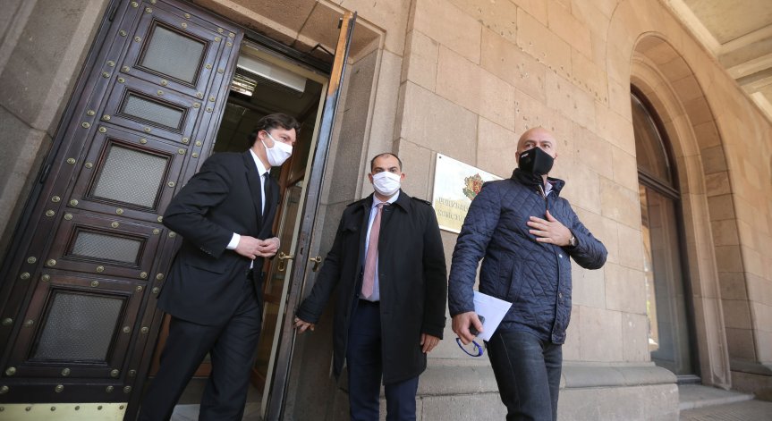 БСП с жалба в КС заради следенето на телефони на карантинирани