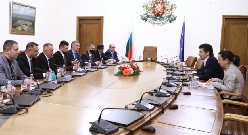 Петков на среща с българи от РСМ: Вашите права са приоритет за цялото правителство